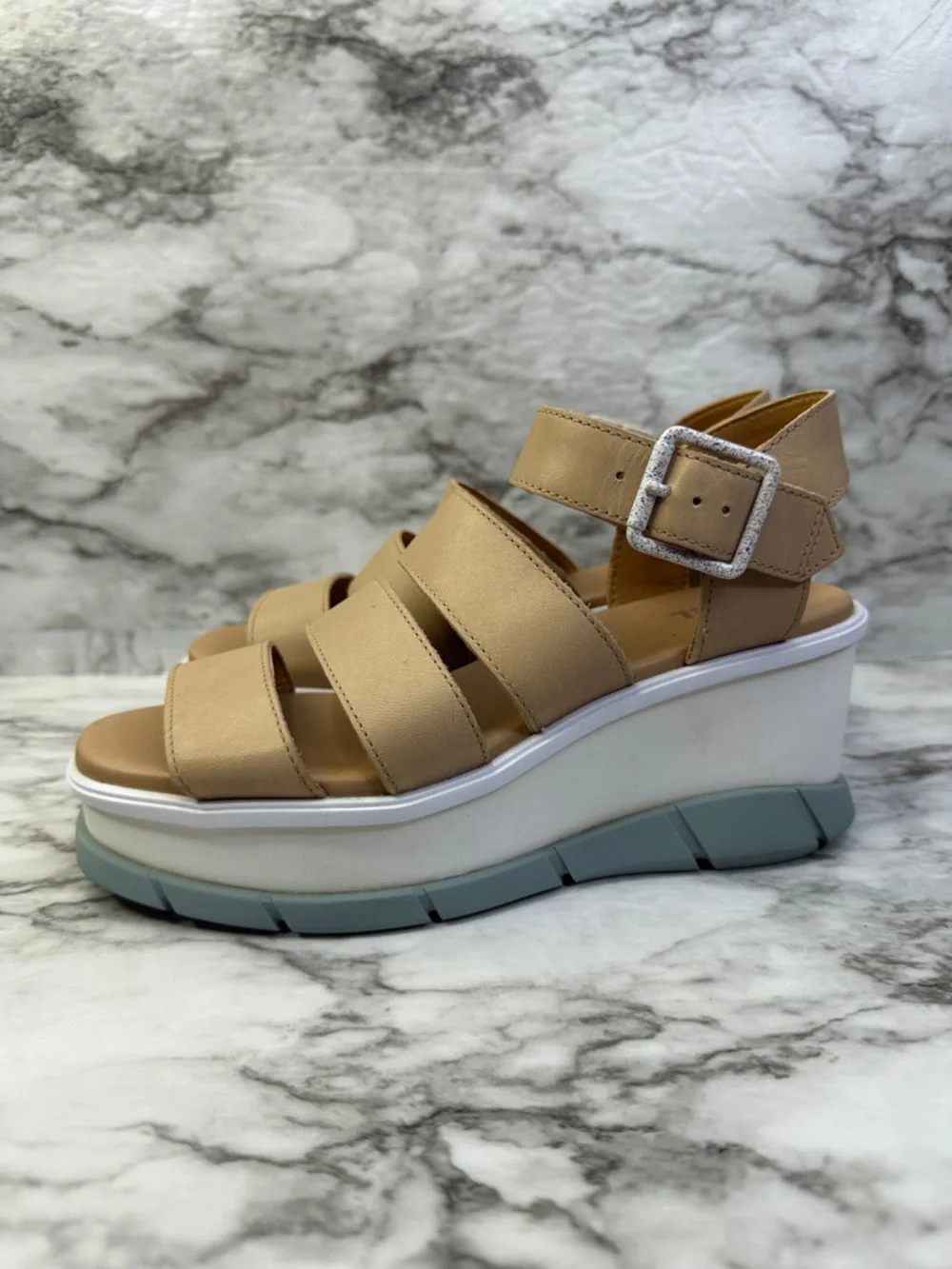 Sorrel Neutral Tan Platform Strappy Sandal with Buckle size 7 almost new